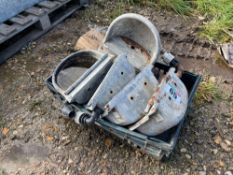 *5No galvanised water drinkers