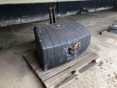 AGCO 900kg linkage mounted weight block