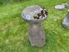 Staddle stone with top