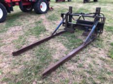 Hydraulic bale squeeze with Q-fit attachments