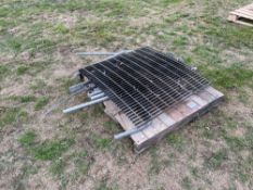 Mesh with part safety rail