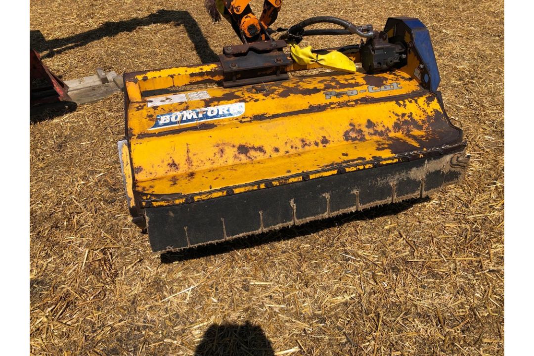 2003 Noremat Tonica hedge cutter with Bomford Pro-Cut 1.3m flail head. Serial No: 9021602. N.B: Manu - Image 4 of 10