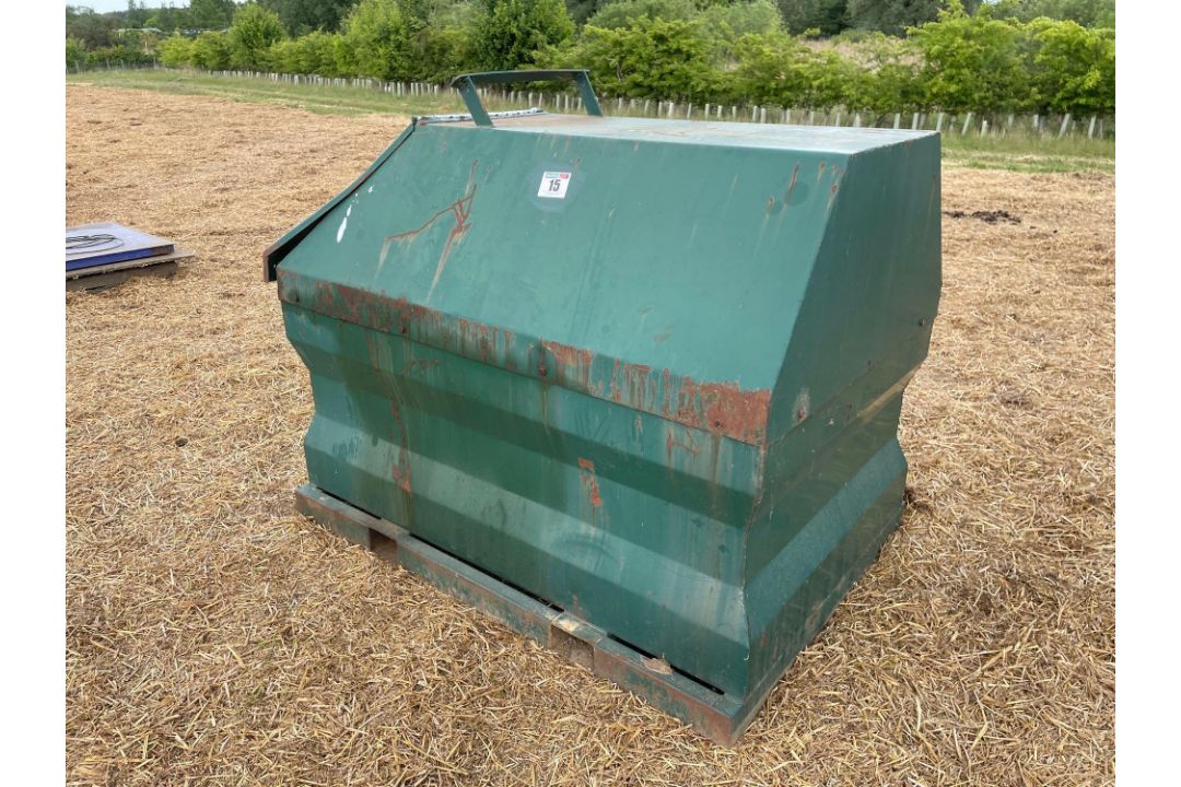 990l Merrick Loggin diesel bunded tank with 12v pump and pallet tine attachments - Image 2 of 4