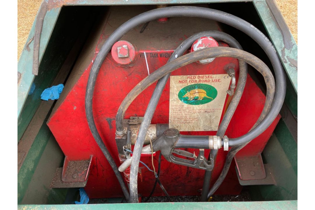 990l Merrick Loggin diesel bunded tank with 12v pump and pallet tine attachments - Image 4 of 4