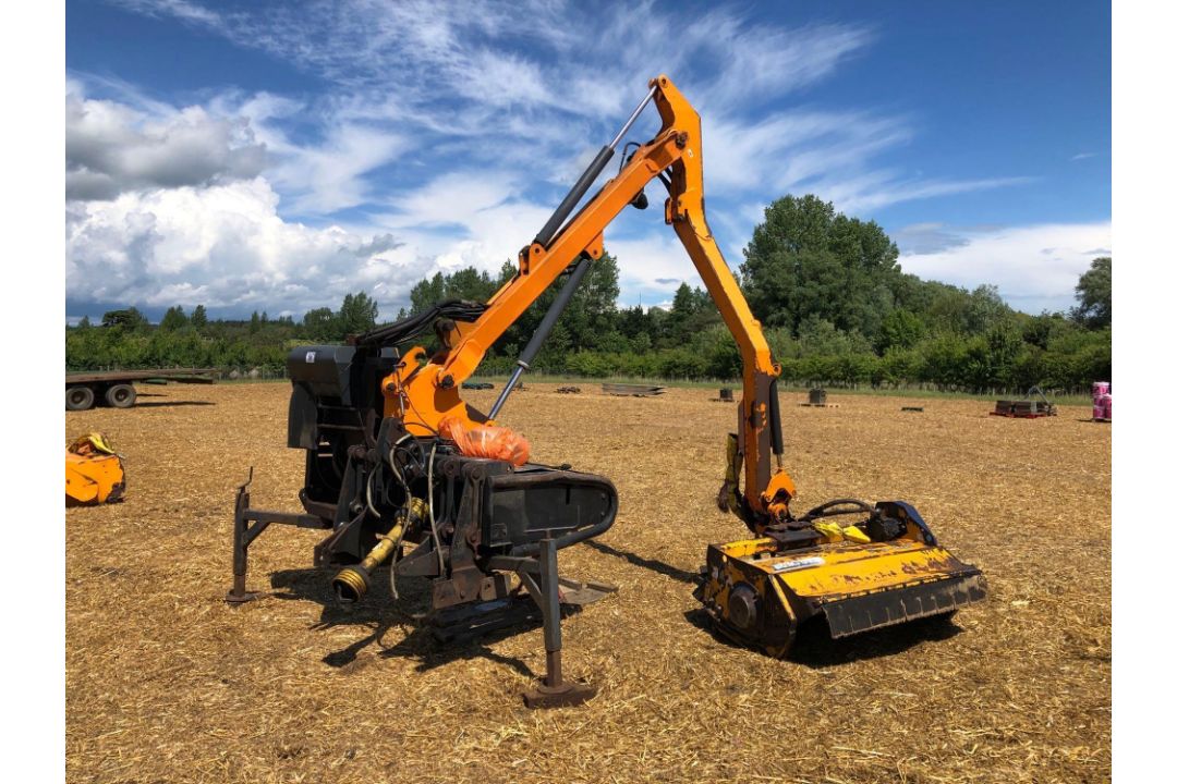 2003 Noremat Tonica hedge cutter with Bomford Pro-Cut 1.3m flail head. Serial No: 9021602. N.B: Manu - Image 2 of 10