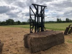 2011 MX Manubal bale grab with Q-fit attachments, hydraulic operated. Model No: V7000. Serial No: 27