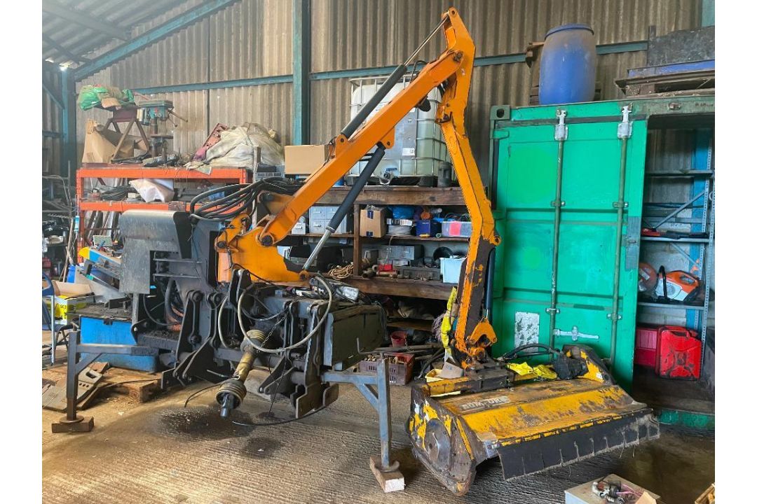 2003 Noremat Tonica hedge cutter with Bomford Pro-Cut 1.3m flail head. Serial No: 9021602. N.B: Manu - Image 7 of 10