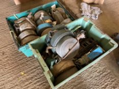 Quantity ratchets and straps