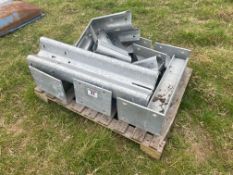 Quantity crash barrier fixings