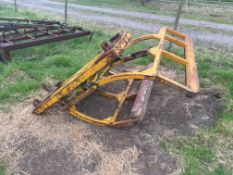 Grays round bale handler with Sanderson brackets