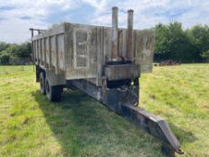 15t Manure trailer on super single wheels and tyres with manual tailgate and side door.