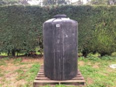 Black plastic 1500l tank