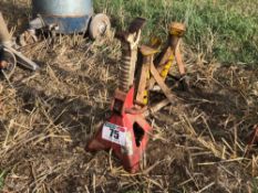 Quantity axle stands