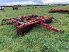 Massey Ferguson 520 trailed discs, 3.5m, hydraulic lowering. Serial No: 017457