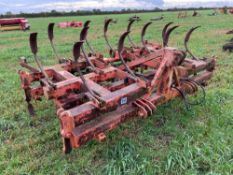 Jones 4.5m heavy duty pigtail cultivator, hydraulic folding