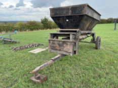 Single axle trailed feed bin