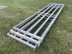 4No 16' extendable barriers
