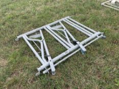 Self locking yoke 1.2m cattle barrier