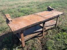 Workbench with 2 vices