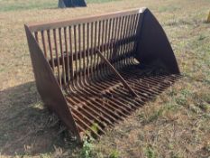 Root bucket on pin and cone attachments