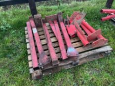 Safety frame and quantity brackets