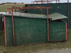 1 x Outdoor weaner kennel,