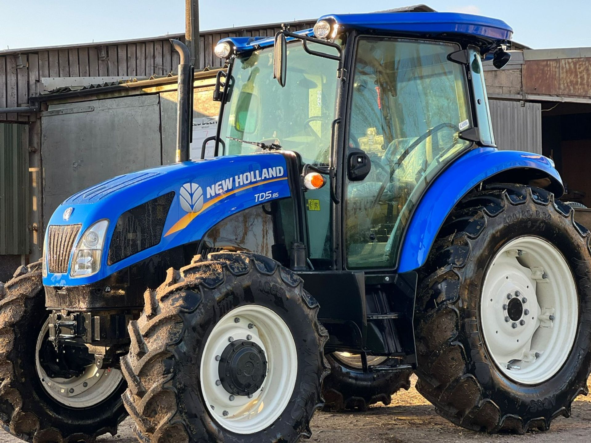 2021 New Holland TD5.85 Tractor, approx., 400 hours, Reg No. - Image 3 of 10