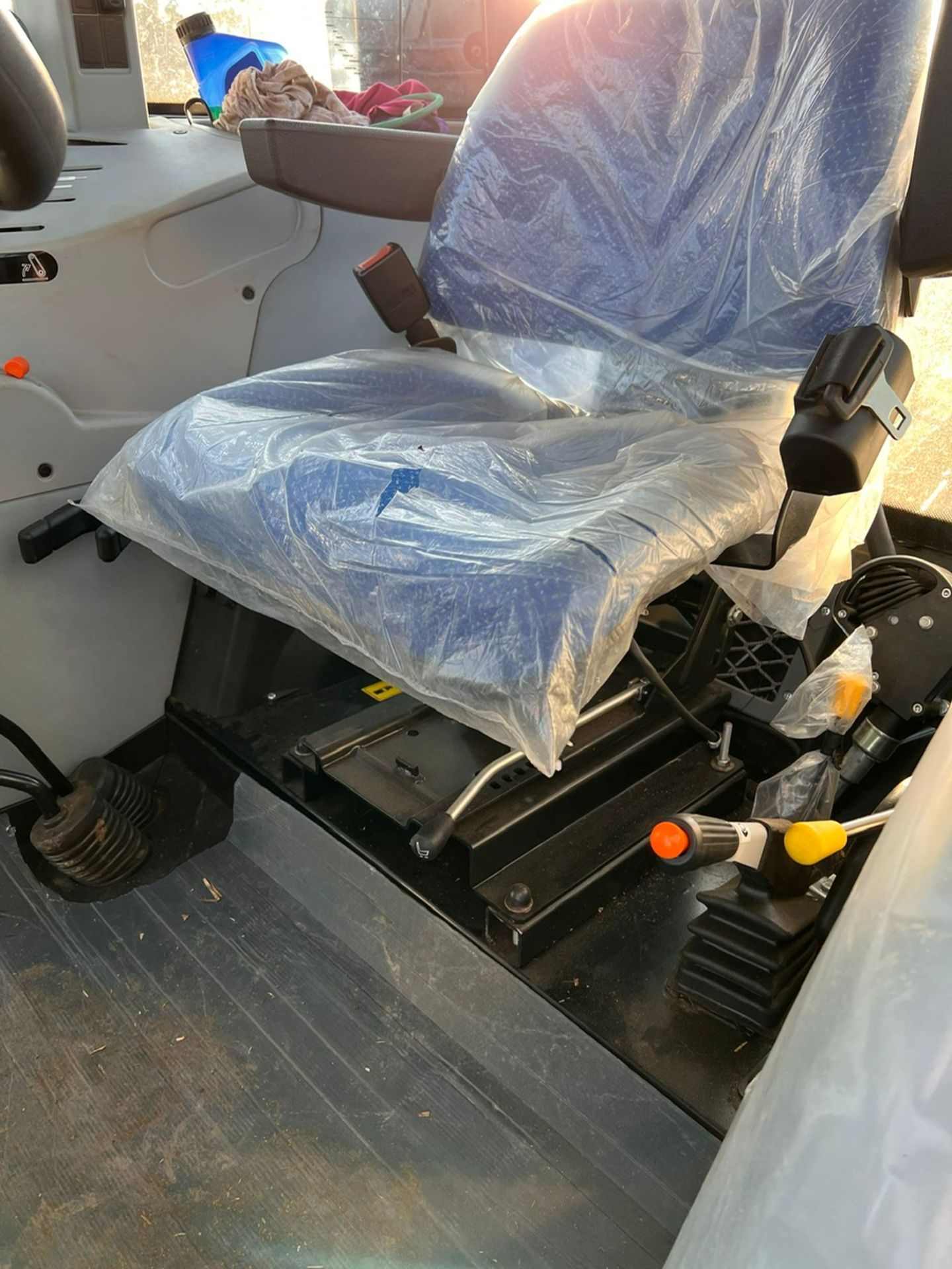 2021 New Holland TD5.85 Tractor, approx., 400 hours, Reg No. - Image 10 of 10