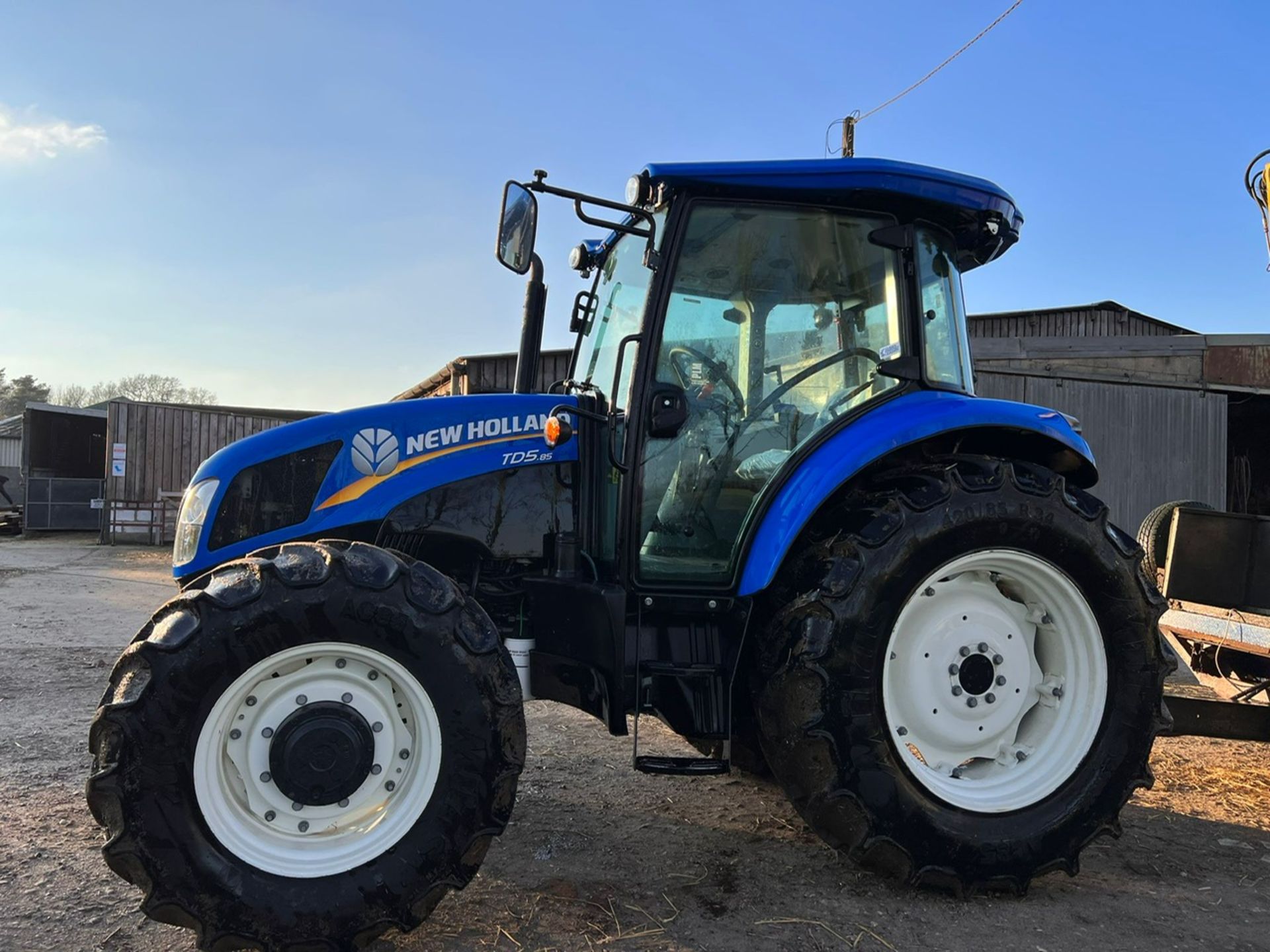 2021 New Holland TD5.85 Tractor, approx., 400 hours, Reg No. - Image 2 of 10