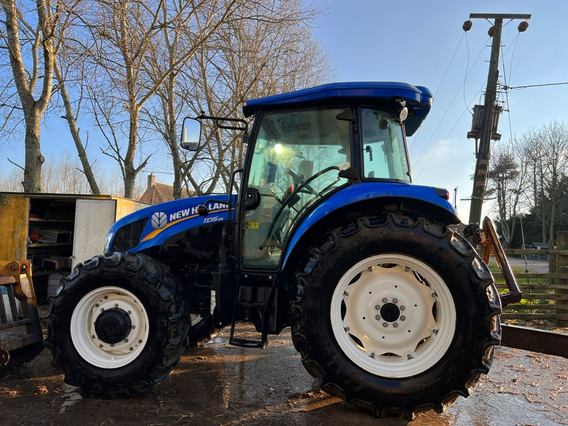2021 New Holland TD5.85 Tractor, approx., 400 hours, Reg No. - Image 4 of 10