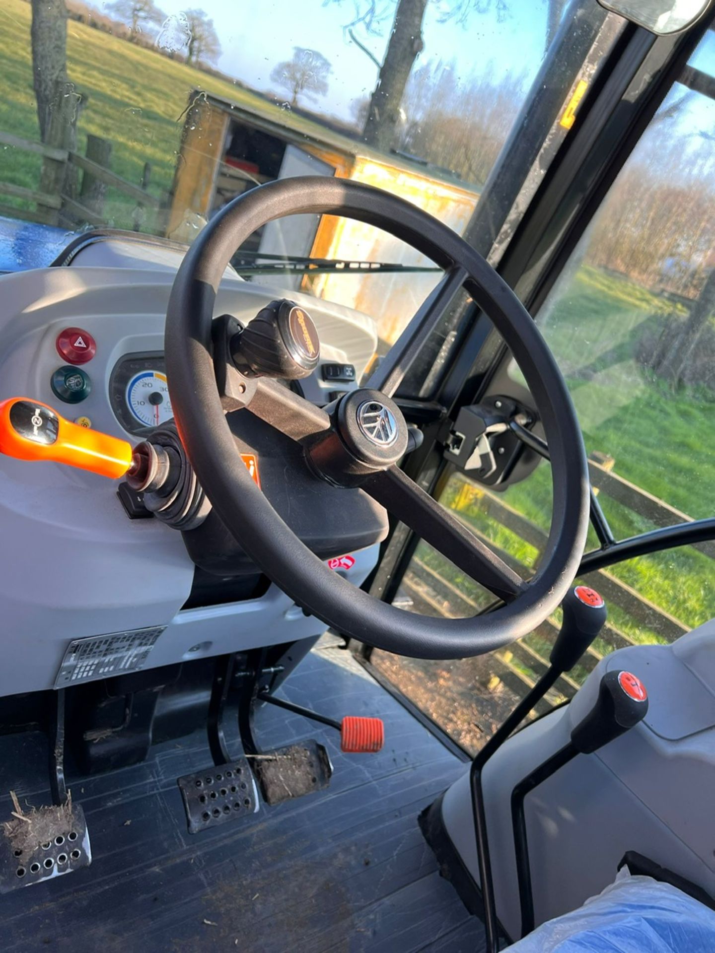 2021 New Holland TD5.85 Tractor, approx., 400 hours, Reg No. - Image 8 of 10