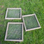 16 x wooden drinker stands