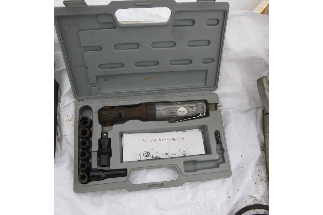 3/8 drive air ratchet with sockets