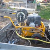 Commando 500p pressure washer with foam lance and part container of foam cleaner (hardly used),