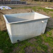 1 x fibreglass water tank with lid