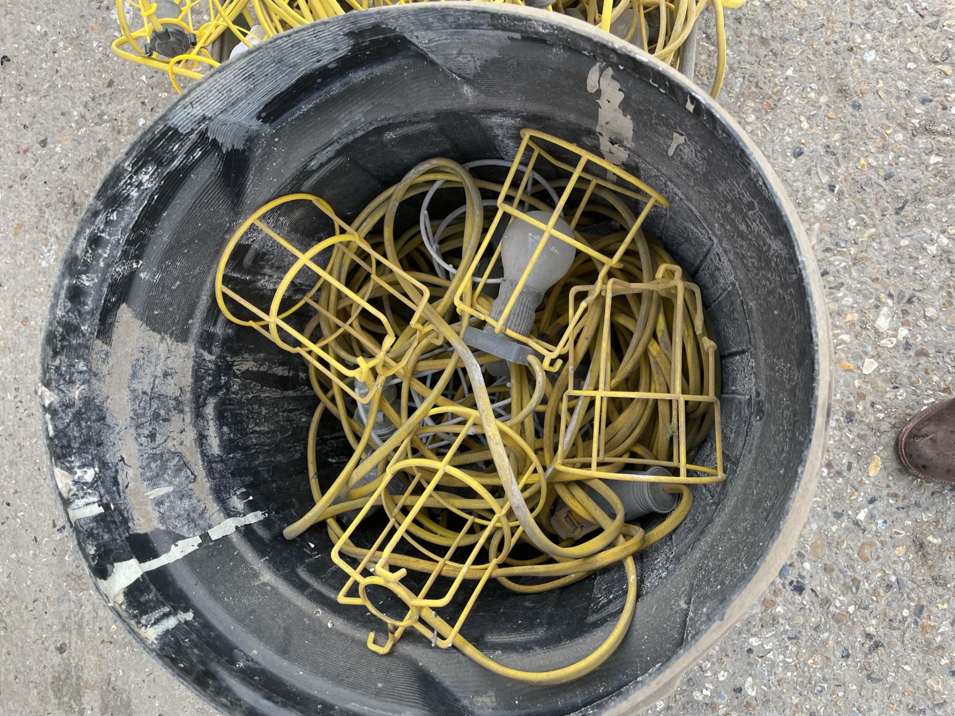 Quantity of Cable and Lightbulbs - Image 4 of 4