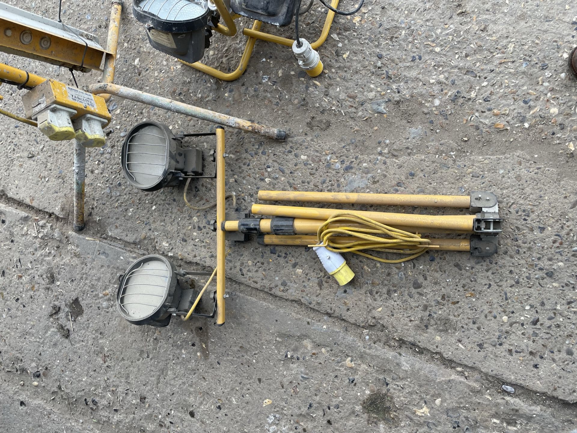 Quantity of Floodlights and Striplight - Image 2 of 4