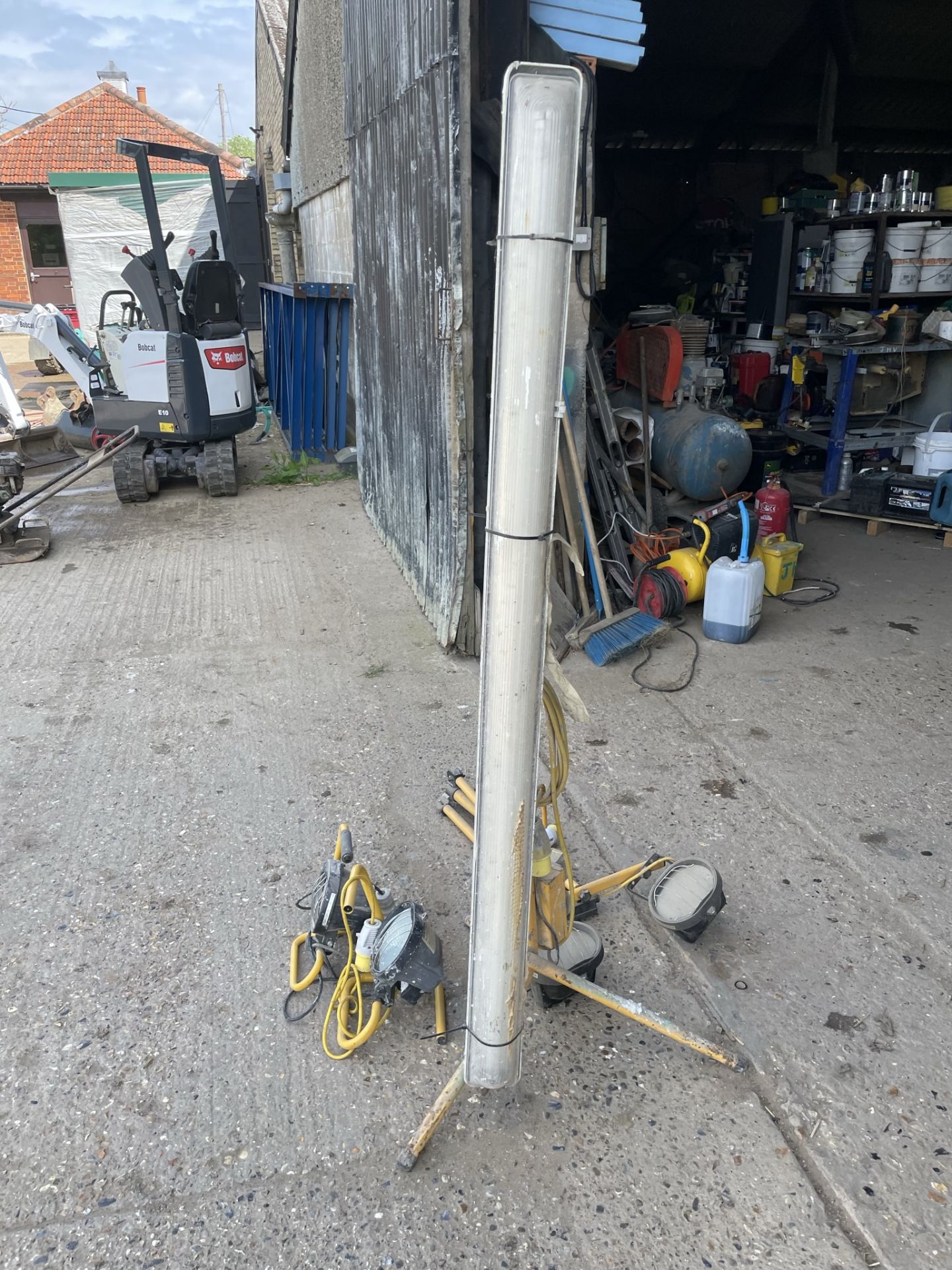 Quantity of Floodlights and Striplight - Image 4 of 4