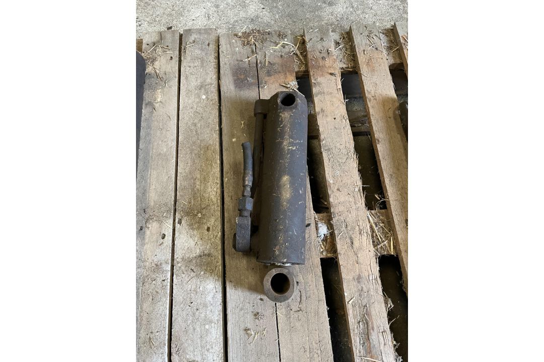 Quantity of Hydraulic Rams