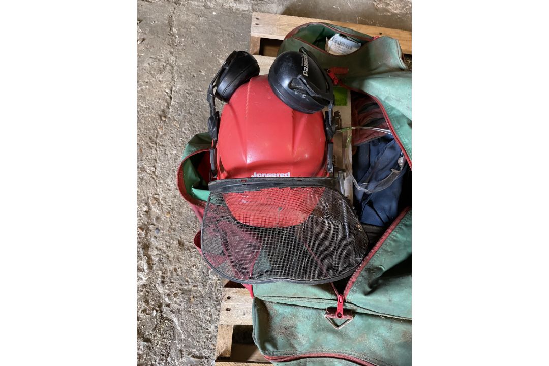 Bag of Chainsaw Protective Equipment including Helmet and ear protectors, Eye Protector, Gloves, - Image 3 of 4