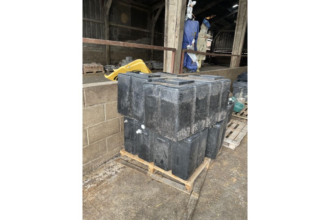 Quantity of Plastic Water Tanks x 4 - Image 2 of 2