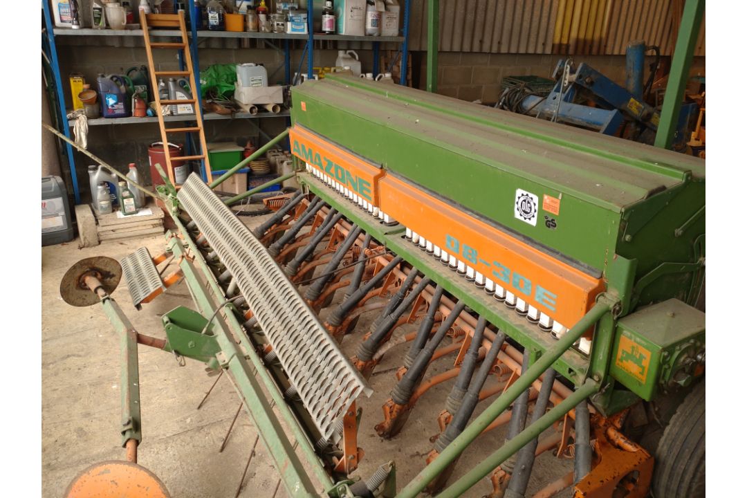 Amazone D8/30E 3m Seed Drill s/n 129344 c/w Rabe MKE 300 power harrow s/n 1818616. - Image 3 of 3