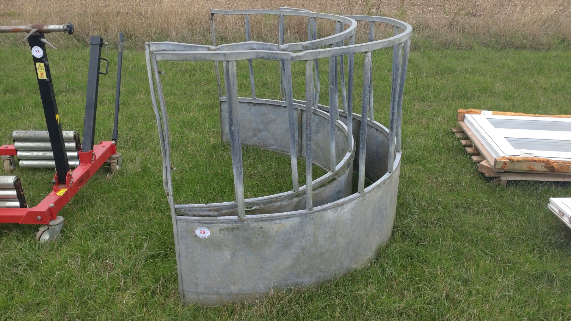 Ring feeder