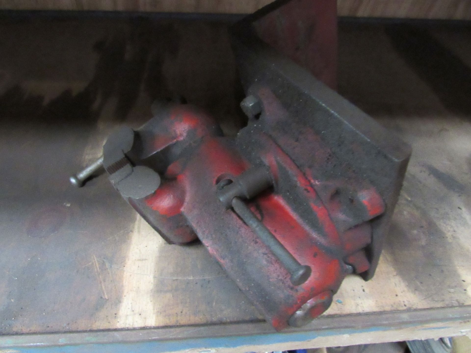 Small bench vice