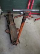 Heavy duty hydraulic jack