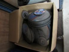 Quantity of cutting and grinding discs