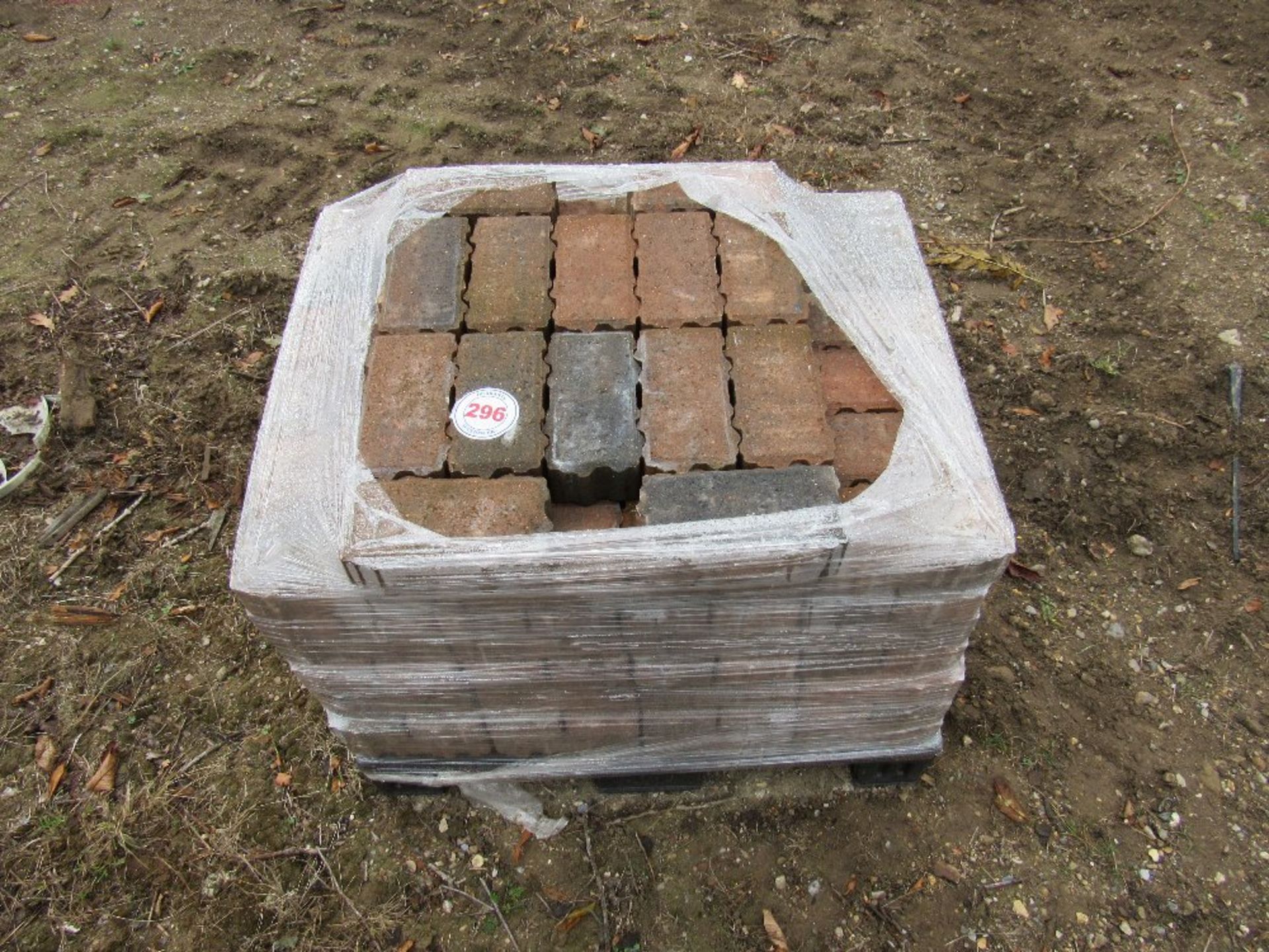 Bricks/Pavieres - Image 2 of 2