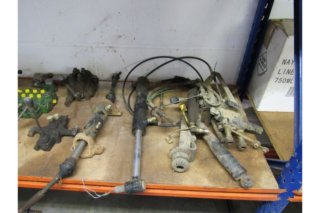 Quantity of hydraulic spool blocks and accessories - Image 2 of 2