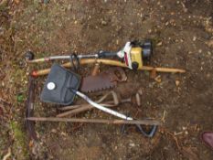 Quantity of garden tools