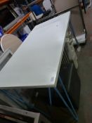 *Contemporary White Table on Metal Legs 160x80x80c